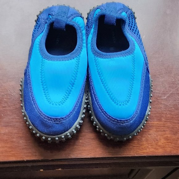 NWOT Airwalk Blue/Black Kids Water Shoes Size 8 - Picture 4 of 15